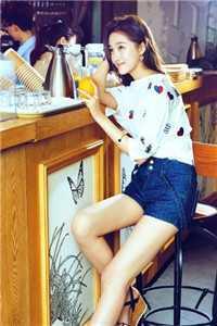 她冷眼一笑嫁反派