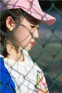 文章精选被读心后，她被迫带全家吃瓜